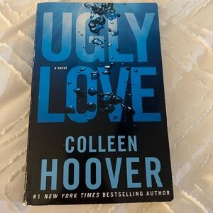 Colleen Hoover Book - Ugly Love